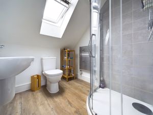Ensuite- click for photo gallery